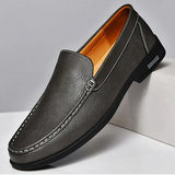 Mocassins elegantes em pele