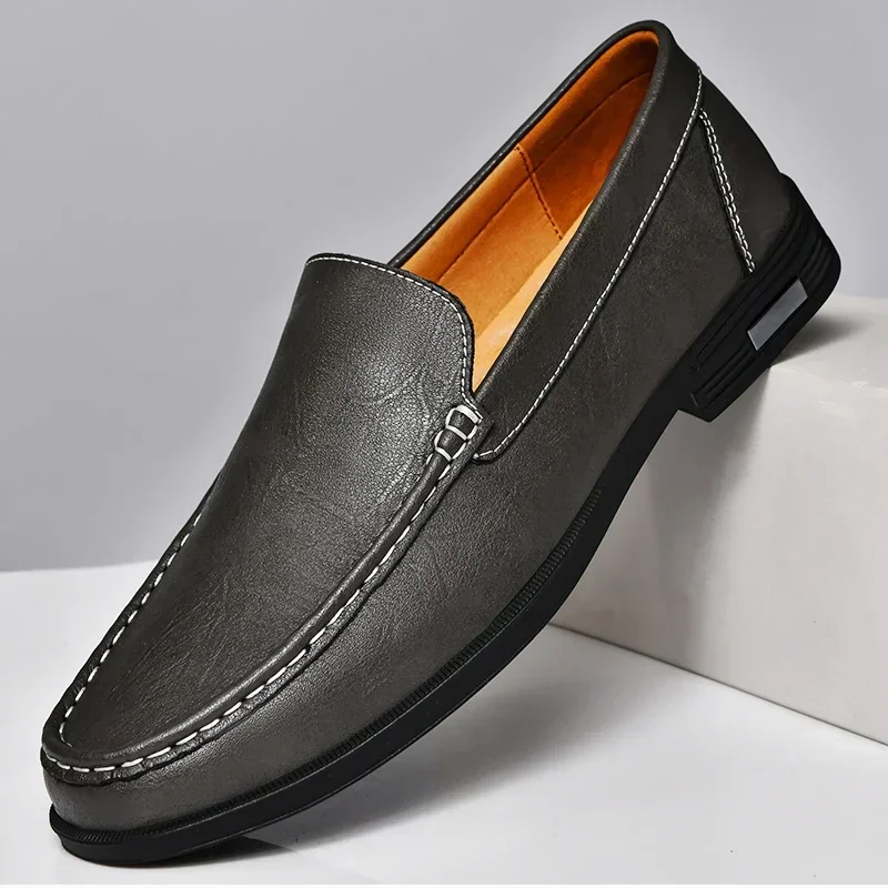 Mocassins elegantes em pele