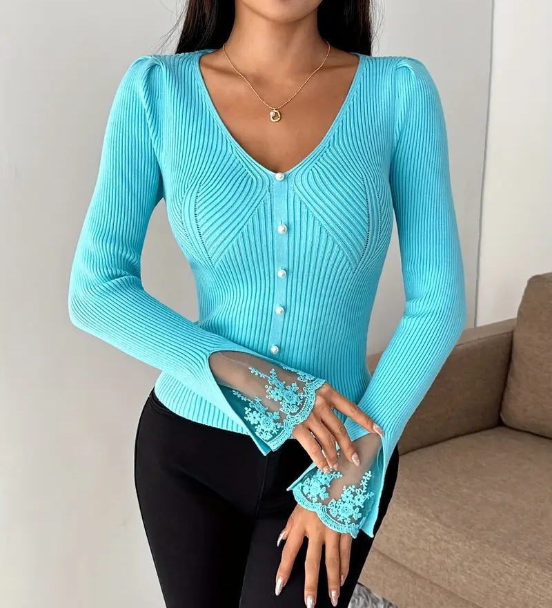 Mariana - Camisola Canelada com Decote em V e Mangas em Renda