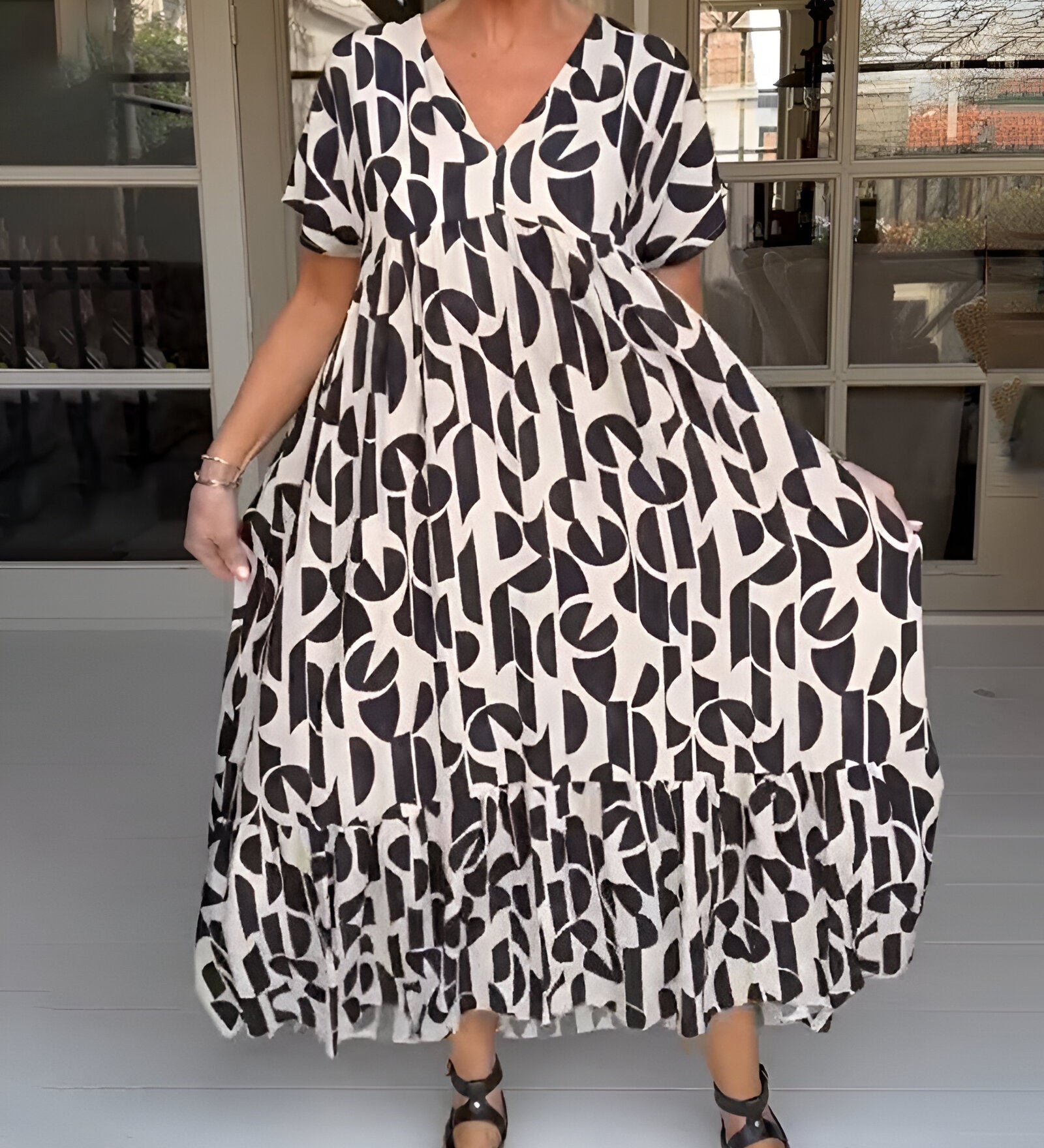 Felicia™ | Vestido arejado com decote em V
