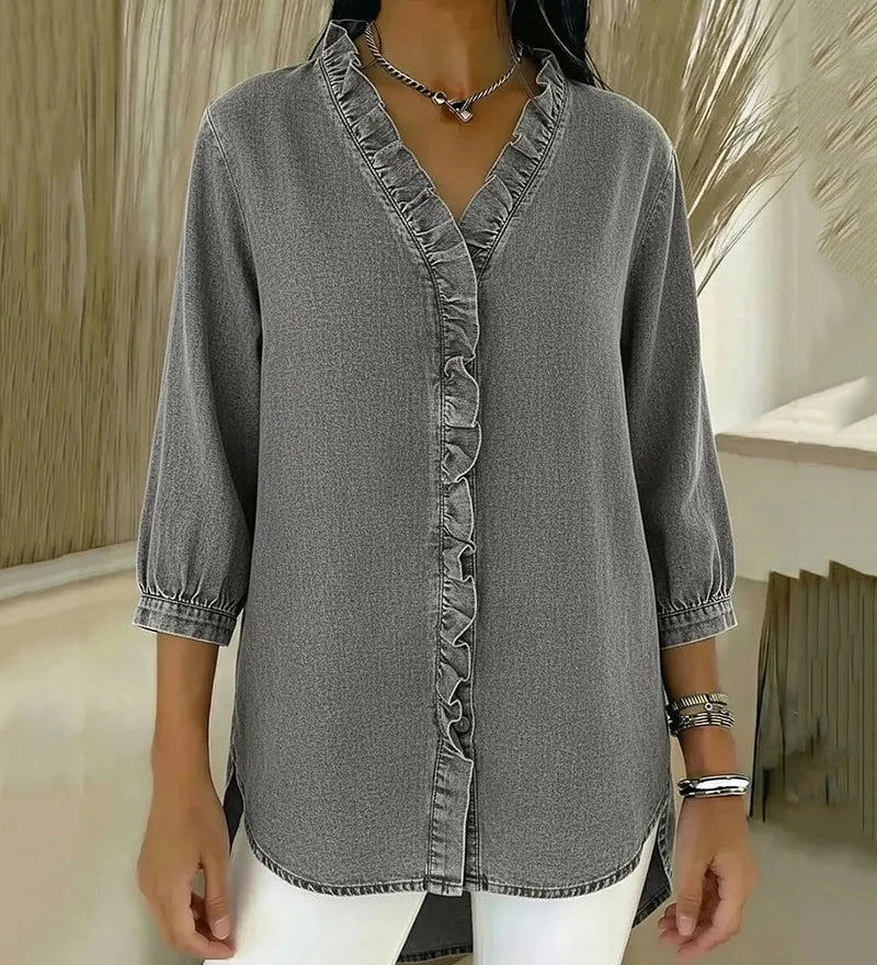 Adele | Blusa em denim fluido com decote em V e volante