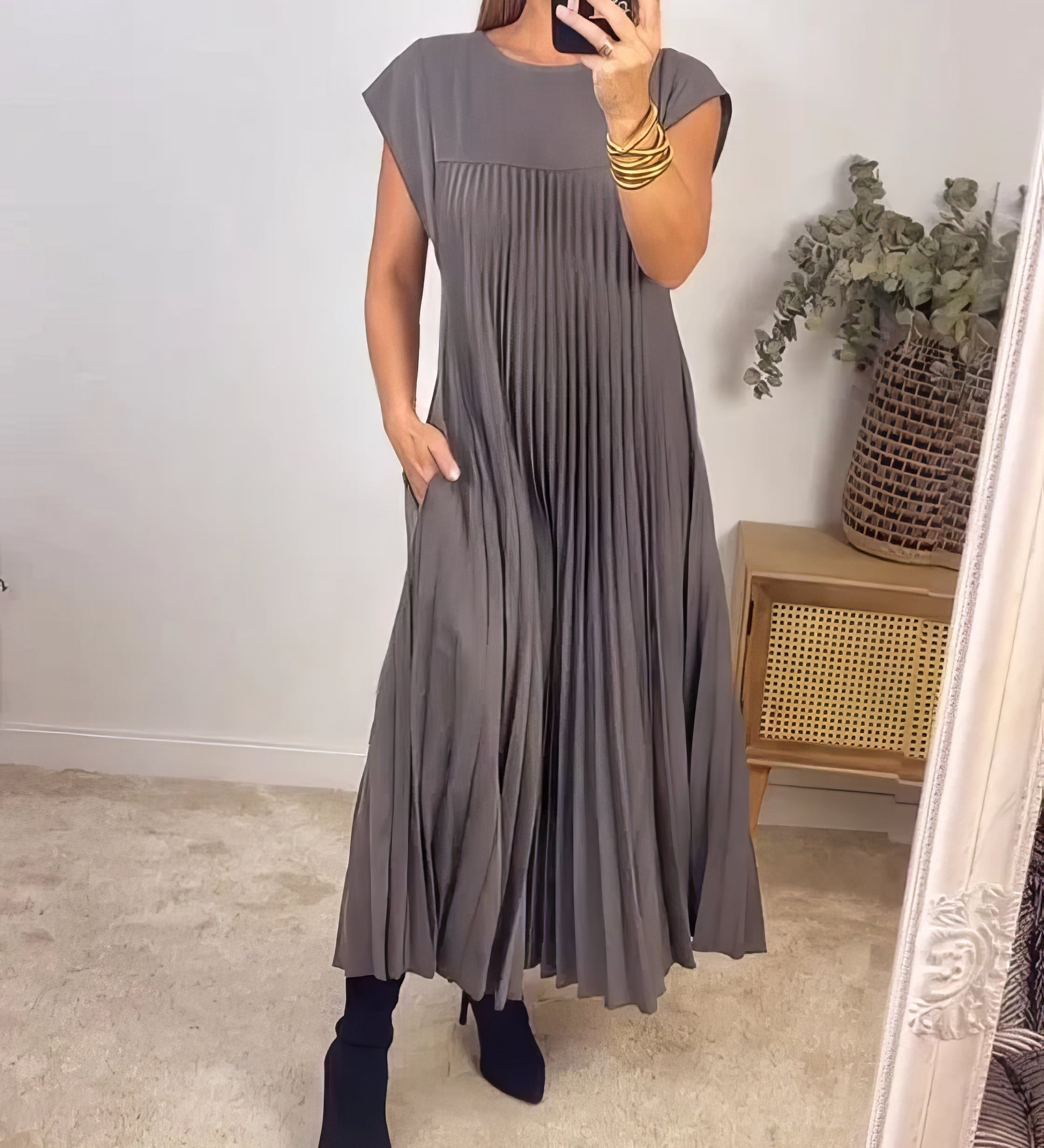 Vestido Simples Plissado Sem Mangas